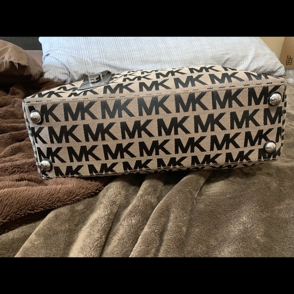 MK handbag 14 L x12 H - Picture 3 of 4